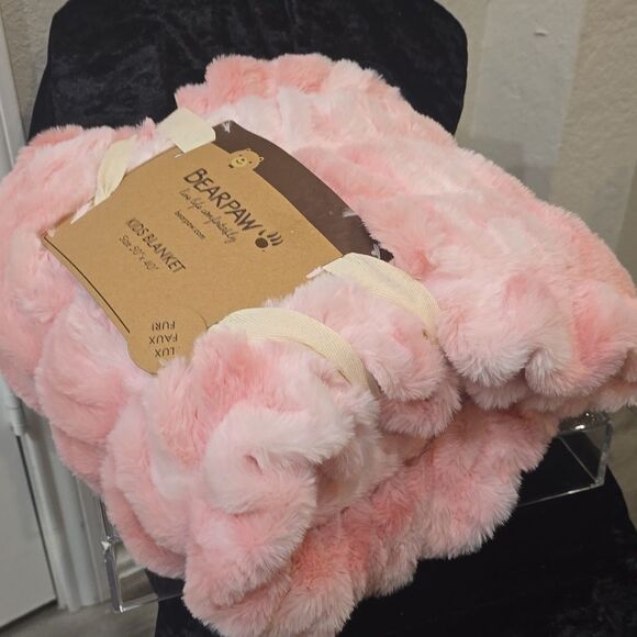 BearPaw Lux Faux Fur Plush Throw Blanket- Pink - Picture 3 of 7